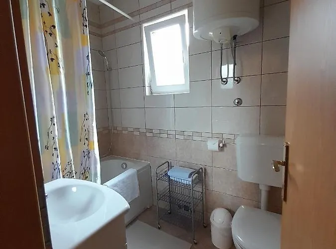 Ban Spomenka * Novi Vinodolski
