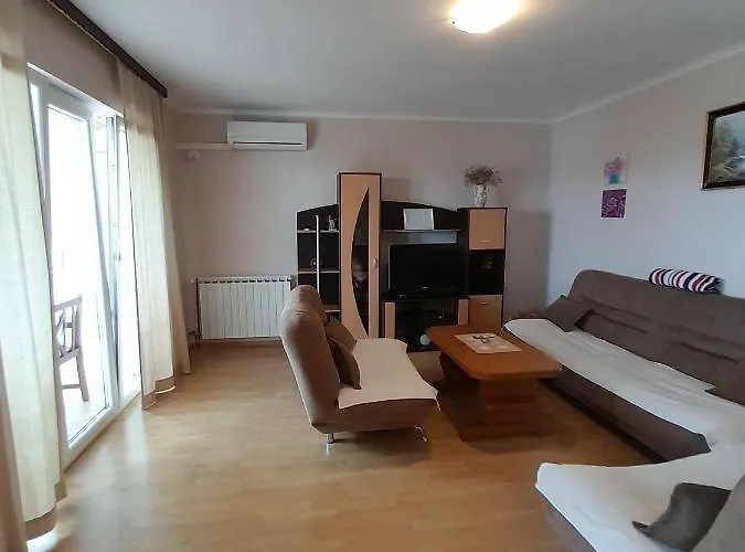 Ban Spomenka * Novi Vinodolski