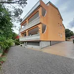 Ban Spomenka *